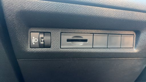 Peugeot 308 1.2 PureTech 130 EAT8 - Business – 2023 – 15167 km – Essence – Boîte Automatique — photo 24