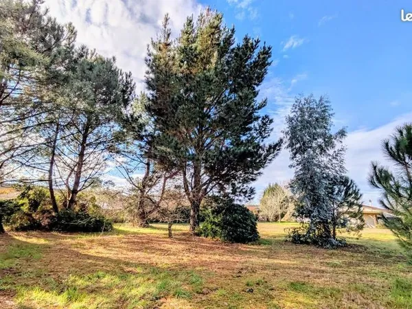 Magnifique terrain arboré de 1873 m²