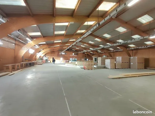 LOCAL D'ACTIVITE 1836 m² RUY-MONTCEAU