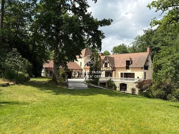 Maison 9 pièces 345 m²