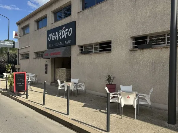 Immeuble sur 3 niveaux plusieurs entrées ascenseur handicape