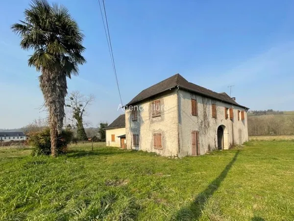 Proximite Oloron - Ferme A Renover Entierement Avec 4 Ha De Terres Libres -