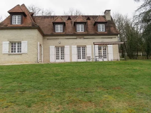 Maison d'architecte - construite en 1974 (rénovée) - sur un