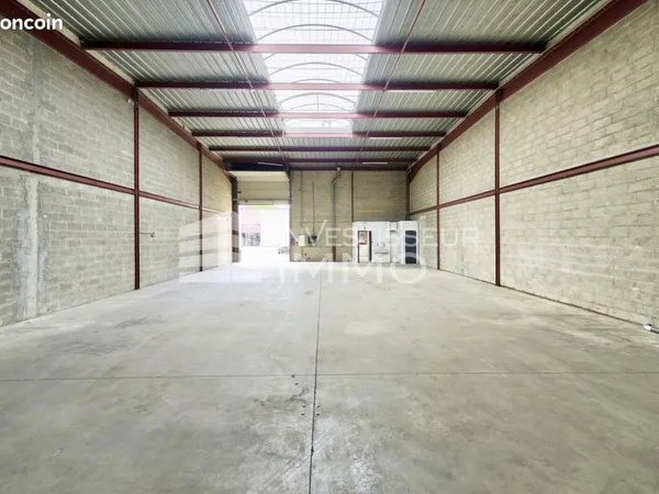 Local d'activité 434 m²