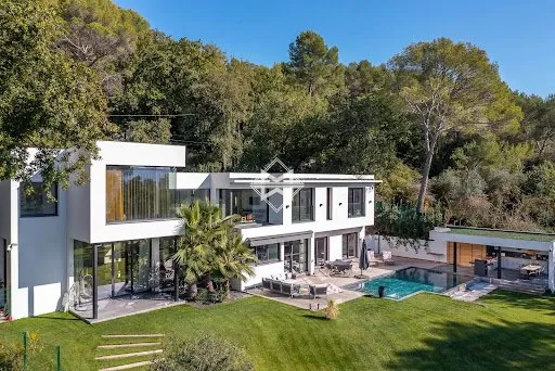 Maison 7 pièces 450 m²