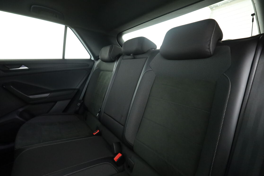 Volkswagen T-Roc 2.0 TDI R-Line DSG7 — photo 13