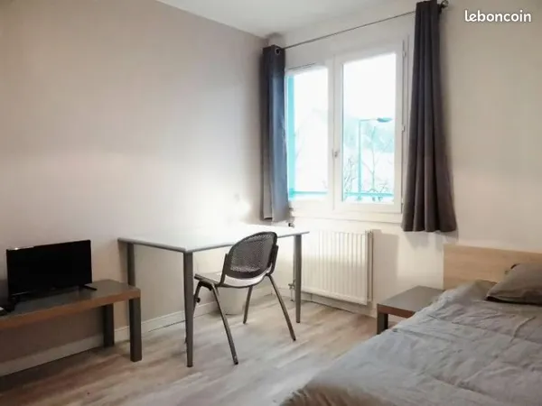 Belle chambre RER Cergy St Christophe (Femmes uniquement)