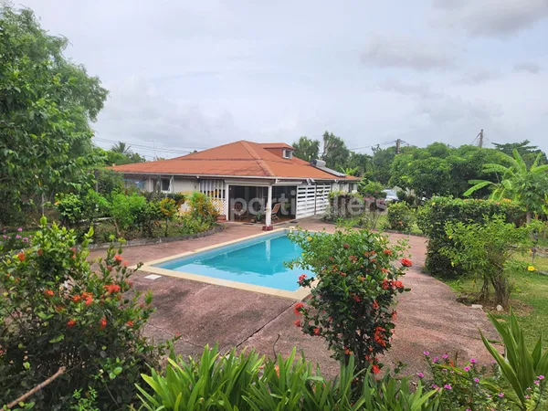 A VENDRE Maison T6 BAIE-MAHAULT