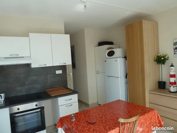 Studio meublé 300m Ikea et Leclerc ZAE Capnord