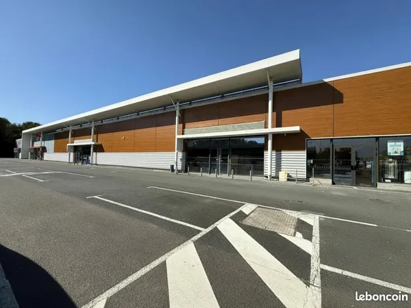 Local commercial 871 m²