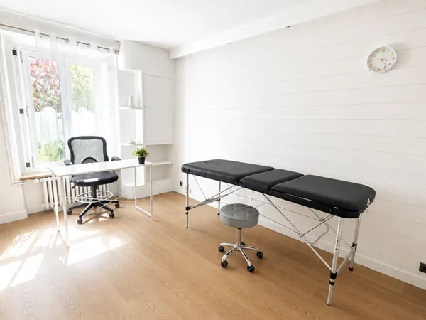 Cabinet professionnel 11 m² ? Bailly ? 600 €/mois