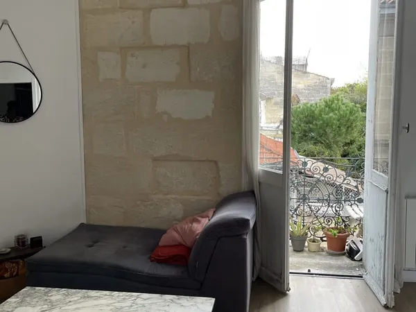 Bordeaux Nansouty T1 meublé avec balcon