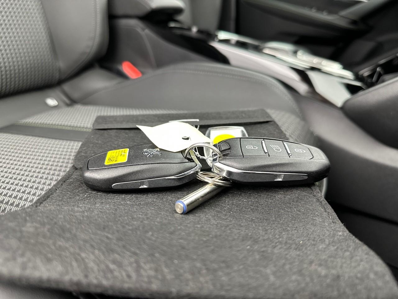Peugeot 2008 puretech 130 s&s eat8 gt — photo 35