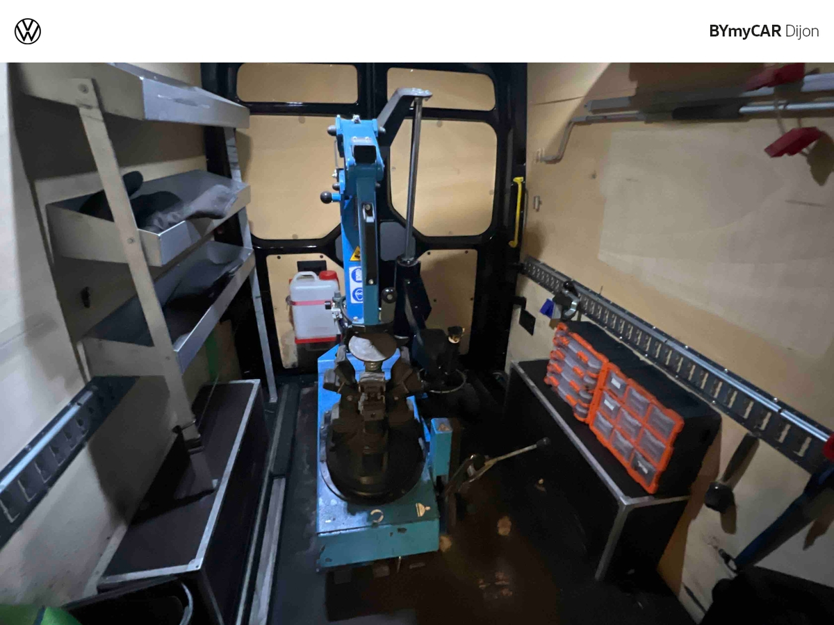 Volkswagen Utilitaires CRAFTER VAN 35 L4H3 2.0 TDI 177 CH CAMION ATELIER — photo 23