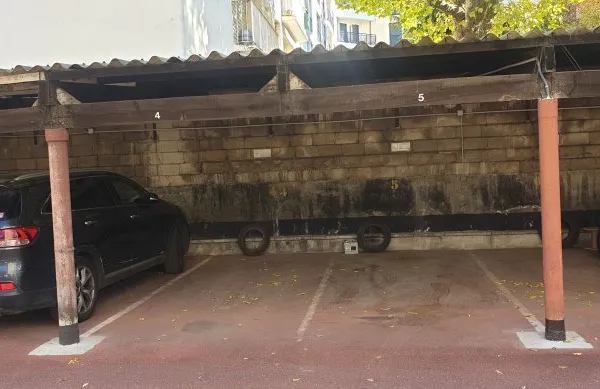 Vends emplacements de parking
