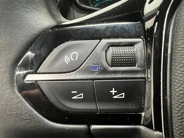 Peugeot 208 e- 136ch style — photo 13