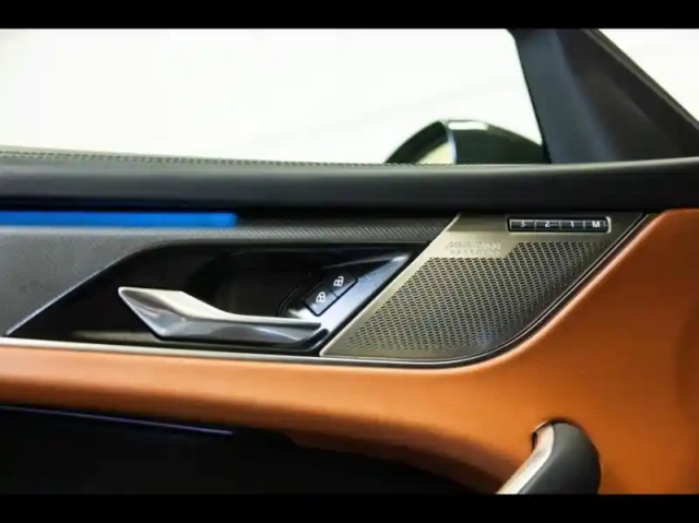 Jaguar F-Pace svr 5.0 550ch bva8 awd — photo 9