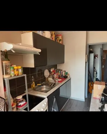 Agréable studio avec balcon Bron centre