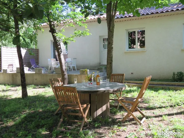 Villa 80 m² meublée avec jardin à Jaujac durée 3 mois