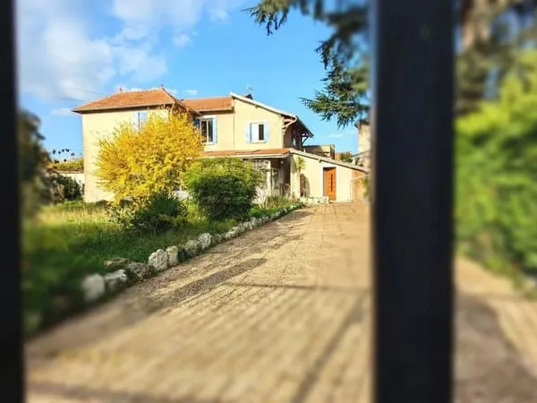 Maison à rafraîchir/rénover avec deux T2 à rénover.