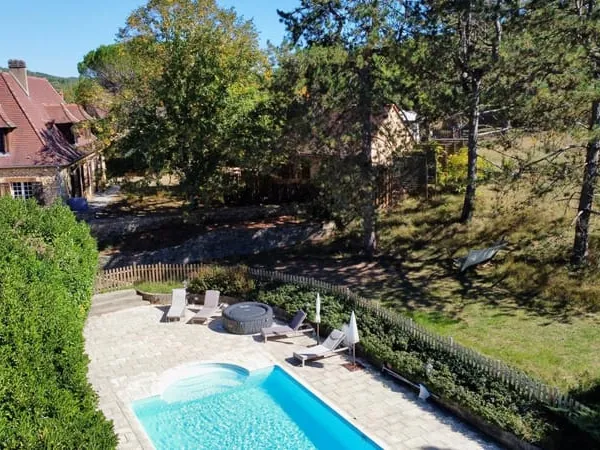 Propriété de caractère sur 2 hectare avec piscine - 3 habitations- Périgord Noir