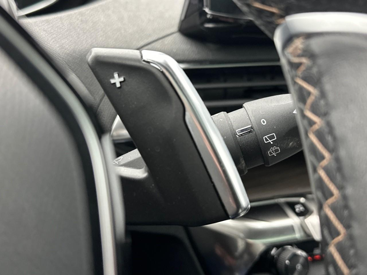 Peugeot 3008 puretech 130ch s&s eat8 gt pack — photo 18