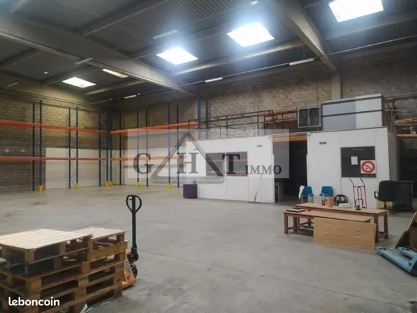 Local bureaux 650 m²