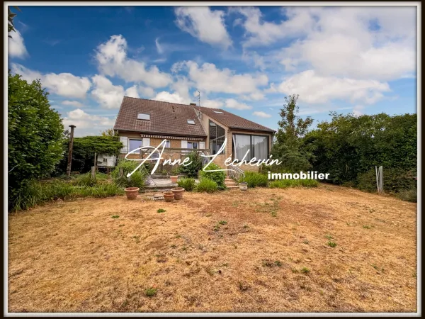 MAISON INDIVIDUELLE DE 198 m² - SEMI-PLAIN-PIED - SOUS-SOL COMPLET - BEAUX VOLUMES