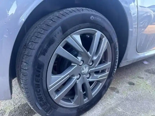 Peugeot 208 puretech 75 s&amp;s bvm5 — photo 52