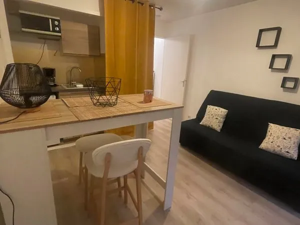 Studio meublé rénové 18 m² - Saint-Agne - Parking - Métro à 2 min