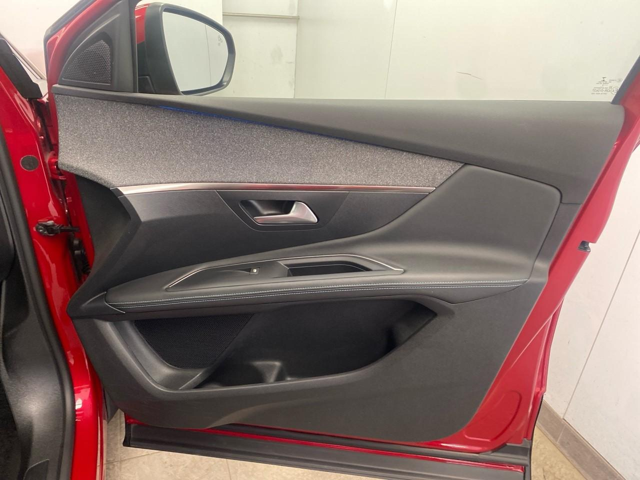 Peugeot 3008 hybrid 225 e-eat8 allure pack — photo 27