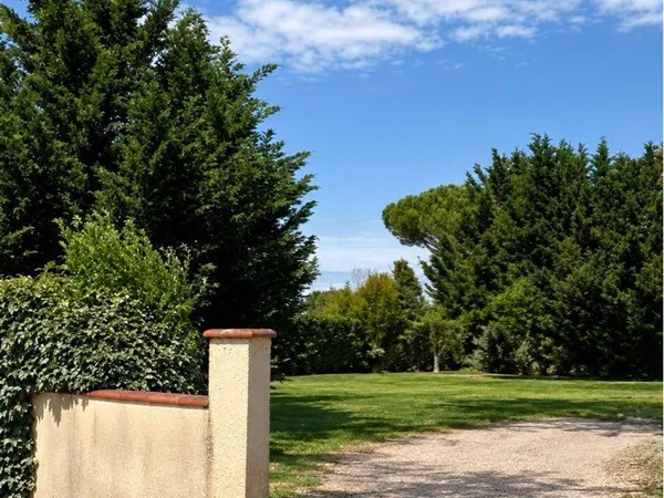 Terrain constructible viabilisé - Lagrave - Impasse au calme