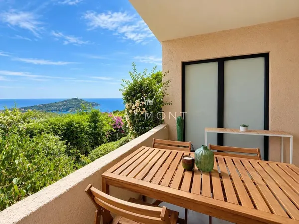 Studio rénové face à la Méditerranée