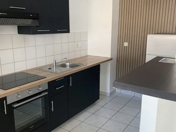 A louer joli f2 meublé proche Diaconat