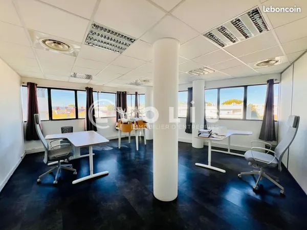 Bureau 60 m²