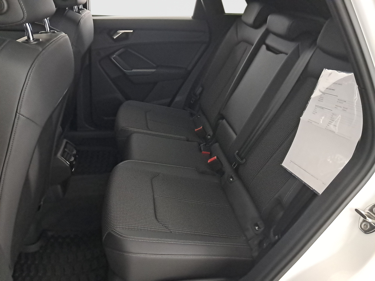 Audi Q3 — photo 12