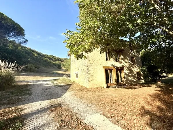 DUN : CORPS DE FERME DE TYPE 5 DE 155 M2 RENOVE A VENDRE SUR
