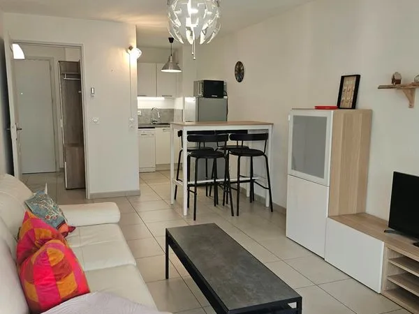 Beau T2 meublé 42 m² au calme - Garage - St Laurent du Var