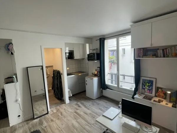 Sous-location Juillet - Août. Appartement de 22m² situé Place de Clichy