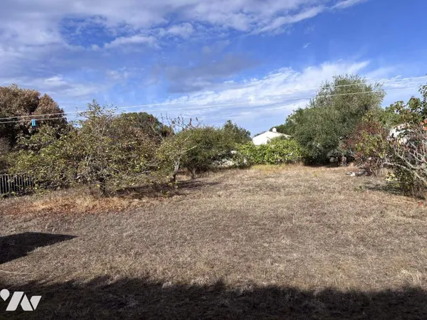 Terrain 639 m²
