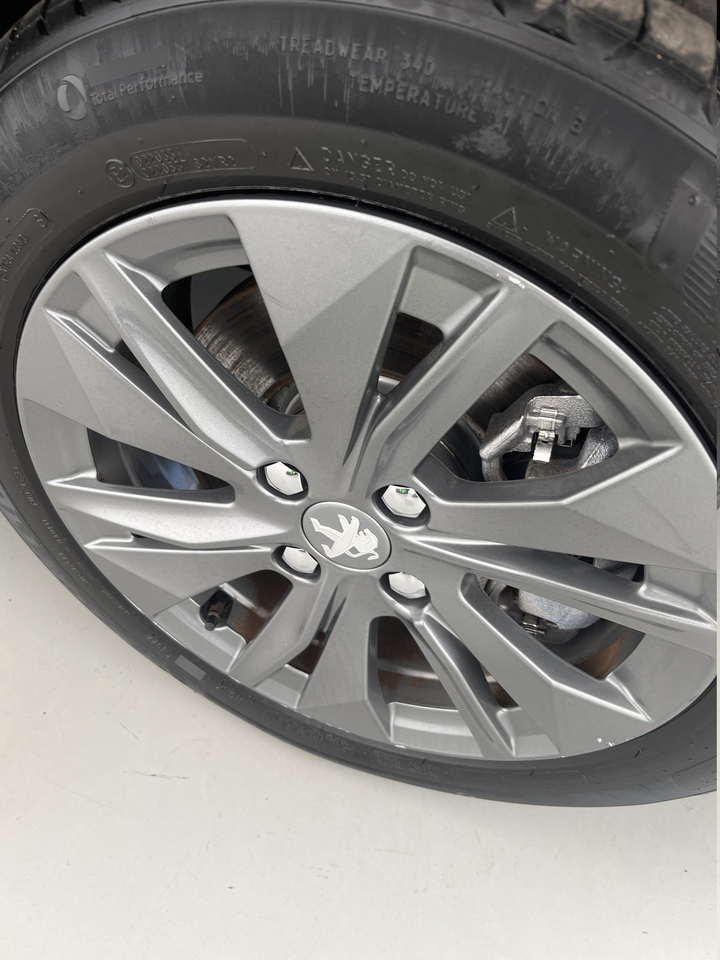 Peugeot 208 — photo 67