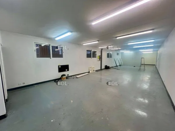 Local d'activité 134 m²