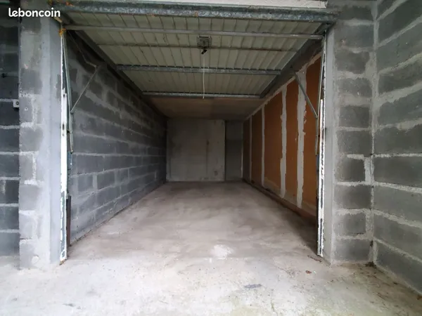 Stationnement Location Orléans  13m² 90€
