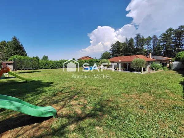 Maison de plain pied de 141m² sur un terrain de 1536m²
