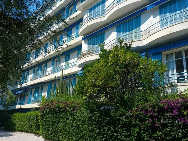APPARTEMENT DE CARACTÈRE EN REZ-DE-JARDIN