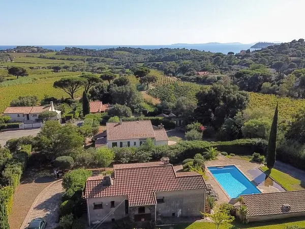 Maison de charme à 2 pas du centre du village, aperçu mer et accès plage à pieds