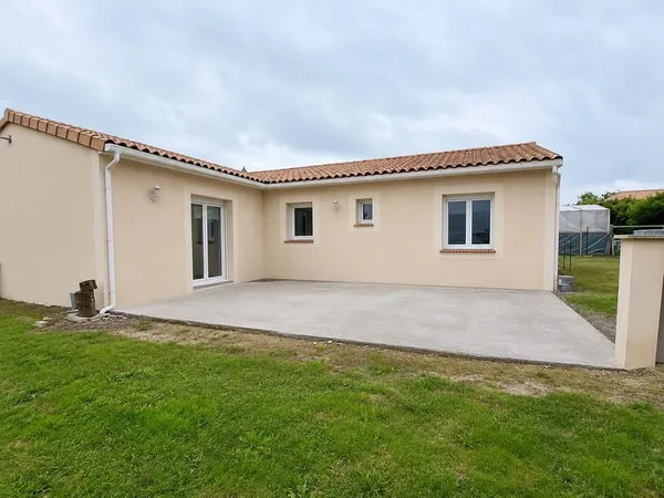 Maison familiale de plain-pied, économique et au calme ! Rou