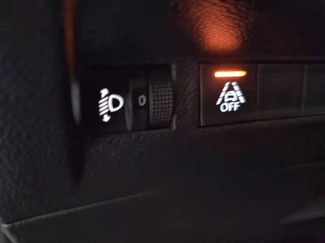 Peugeot 208 puretech 100 s&amp;s bvm6 — photo 46