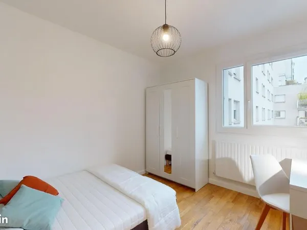 Chambre 6 pièces 104 m²