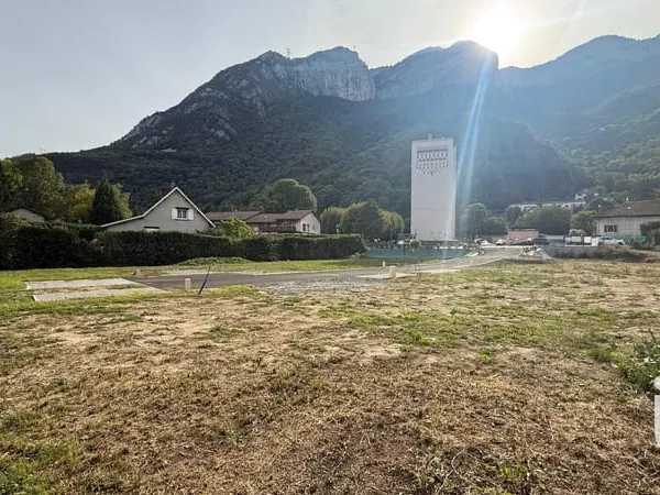Terrain 140 m²